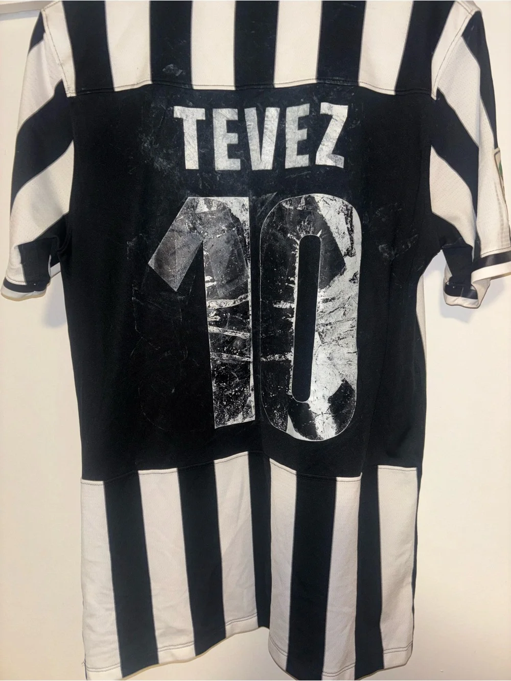 Authentic 2013/14 Nike Juventus Home Jersey - Size M (Flawed Tevez 10)